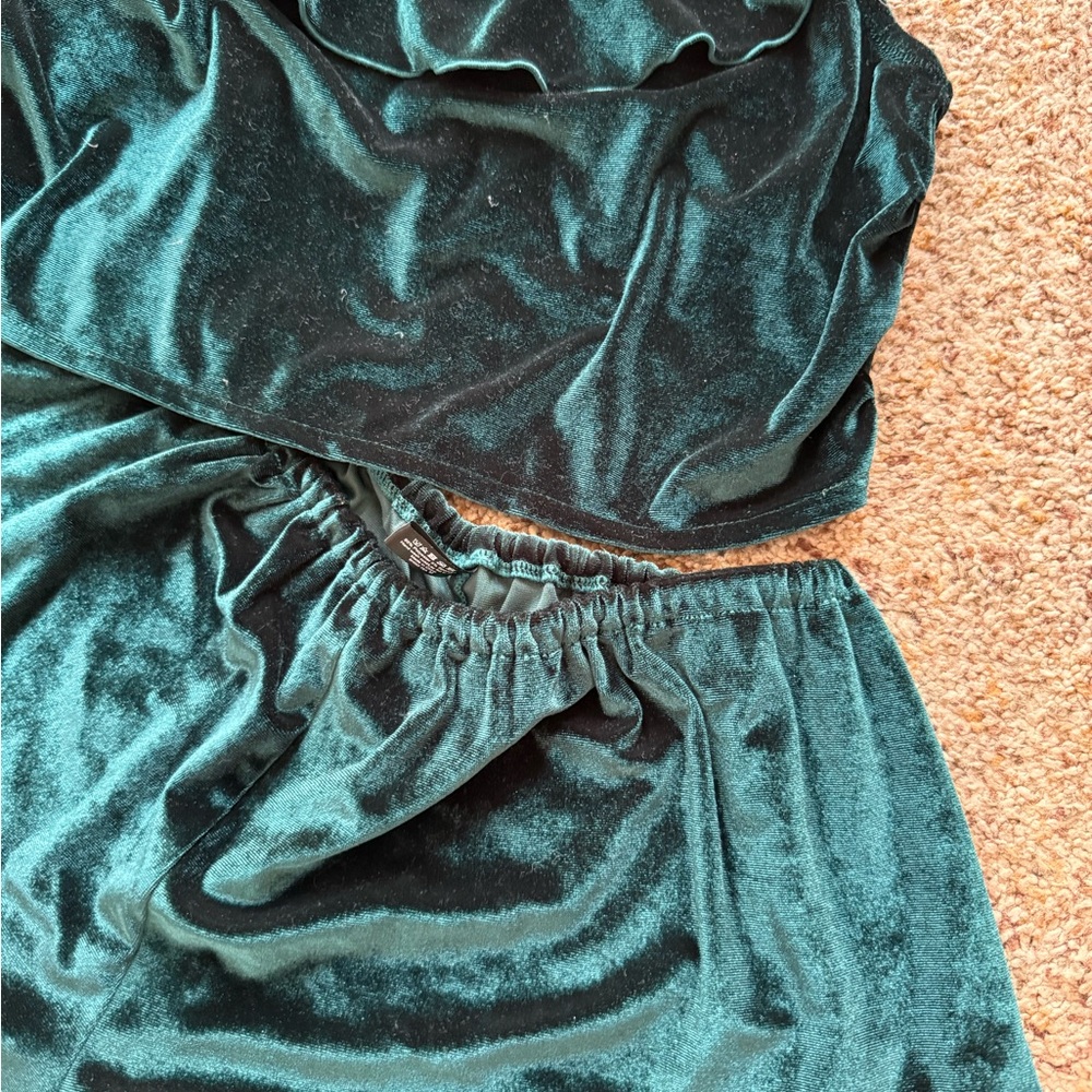 Mentionables | Green Satin Pajama Set with Elegant Ruching | Size Medium - Picture 11 of 12